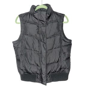 VINTAGE GAP Full Snap Up‎ Insulated Black Puffer
Vest Size Medium